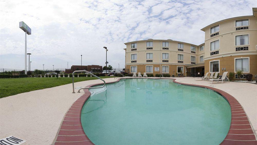 Holiday Inn Express Hotel & Suites Mount Pleasant By Ihg Exterior photo
