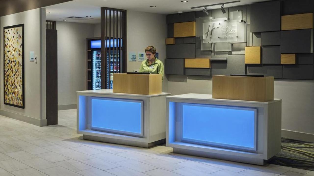 Holiday Inn Express Hotel & Suites Mount Pleasant By Ihg Exterior photo