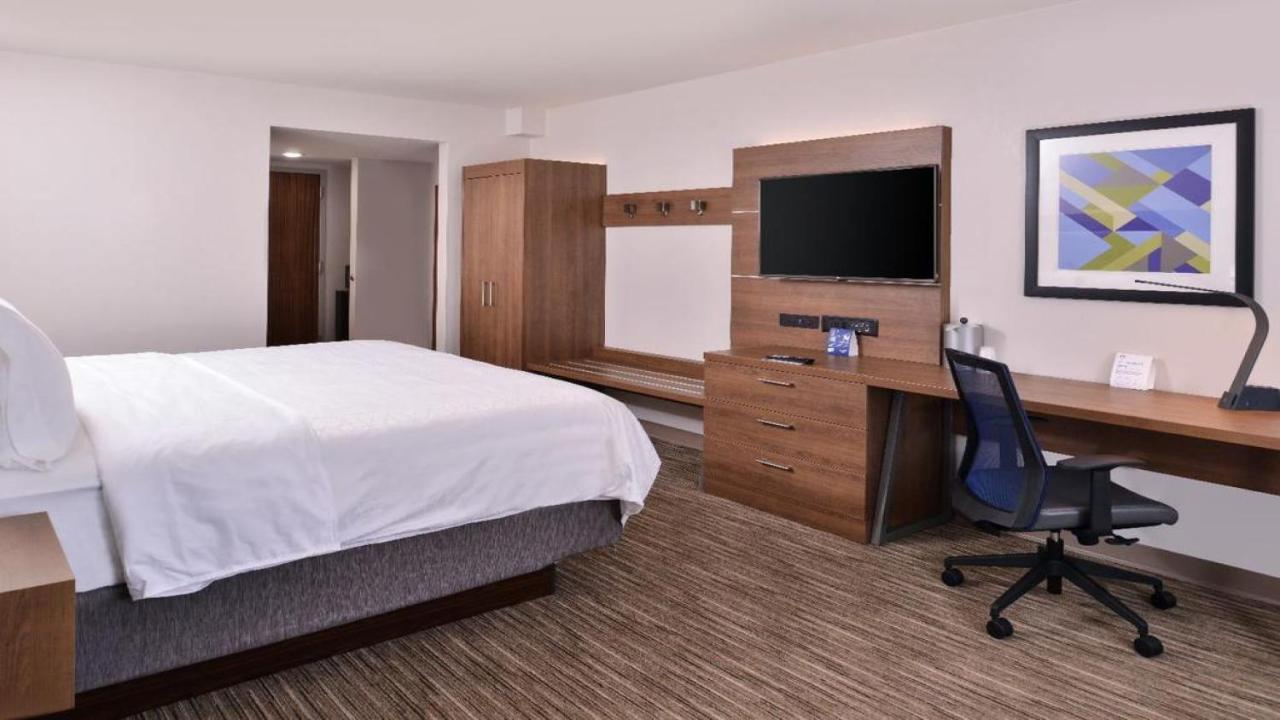 Holiday Inn Express Hotel & Suites Mount Pleasant By Ihg Exterior photo