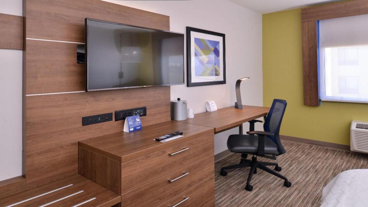 Holiday Inn Express Hotel & Suites Mount Pleasant By Ihg Exterior photo