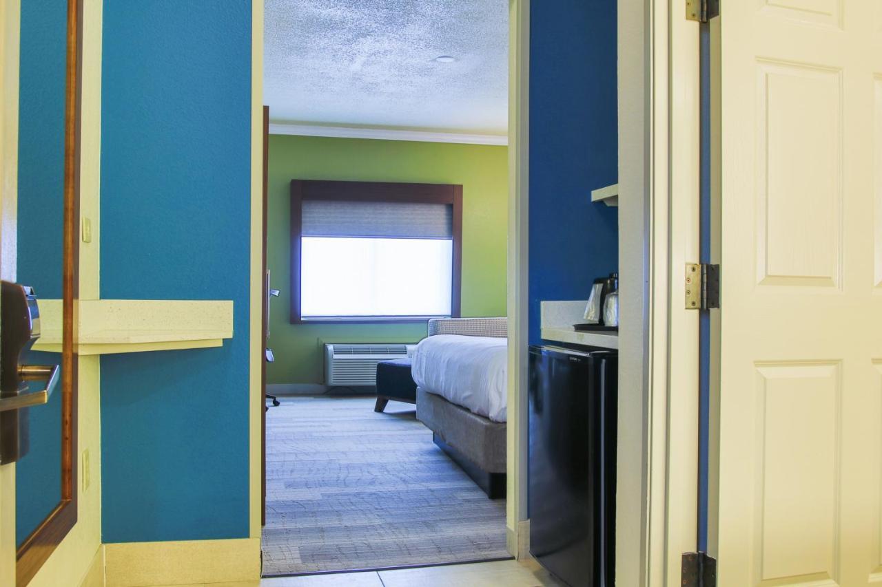 Holiday Inn Express Hotel & Suites Mount Pleasant By Ihg Exterior photo