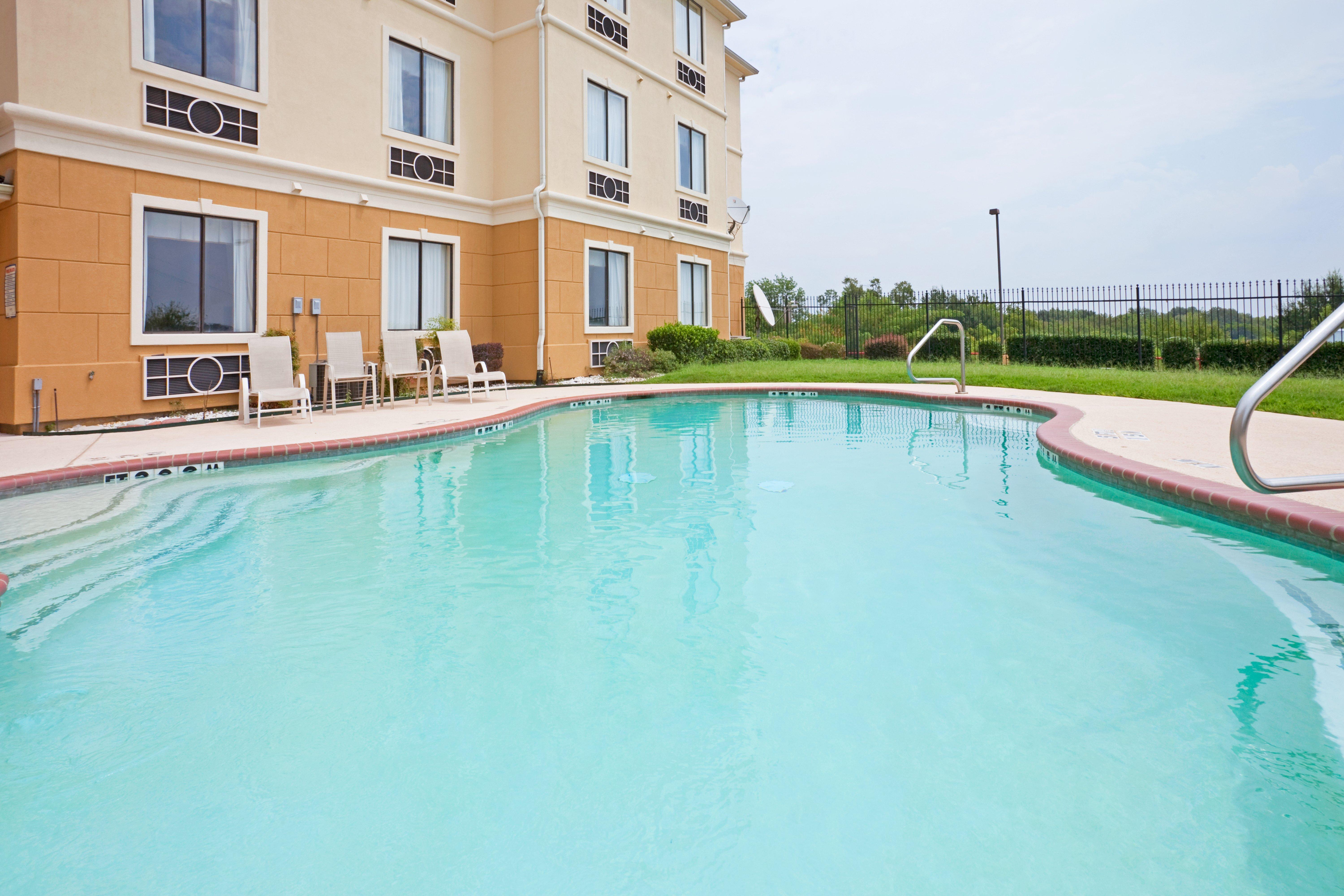 Holiday Inn Express Hotel & Suites Mount Pleasant By Ihg Exterior photo
