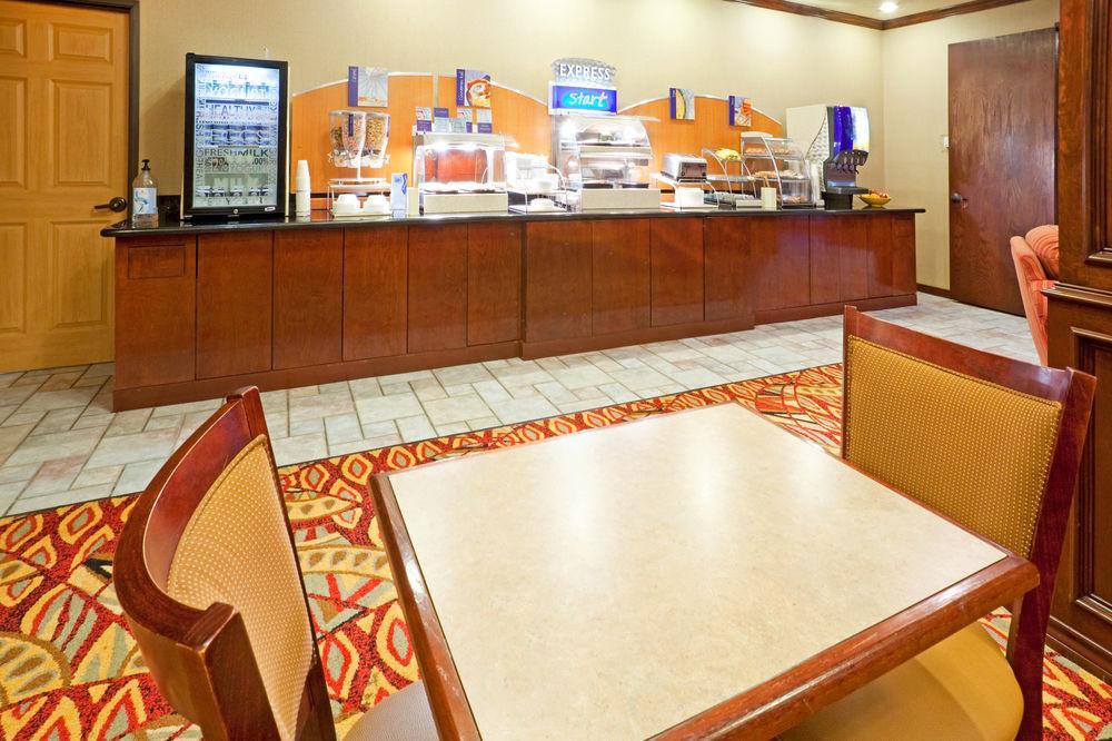 Holiday Inn Express Hotel & Suites Mount Pleasant By Ihg Restaurant photo